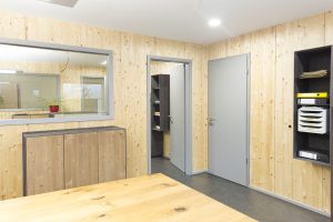 Arbeiten Büro Wandverkleidung Türen Konzeptsaal Schreinerei Luxembourg