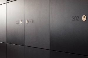 Schließfächer schwarz Konzeptsaal Schreinerei Luxembourg