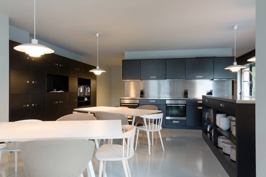 Küche schwarz Konzeptsaal Schreinerei Luxembourg