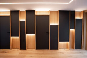 Wandverkleidung Flurmöbel Eiche schwarz integrierte Türen und Schränke Konzeptsaal Schreinerei Luxembourg