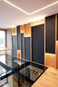 Wandverkleidung Flurmöbel Eiche schwarz integrierte Türen und Schränke Konzeptsaal Schreinerei Luxembourg
